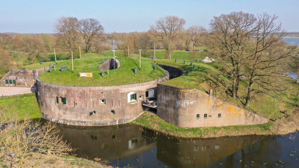 Fort Vuren - Waaldijk 29 - Vuren